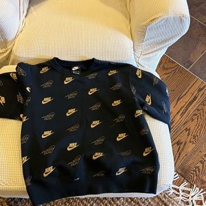 women’s small nike crew neck